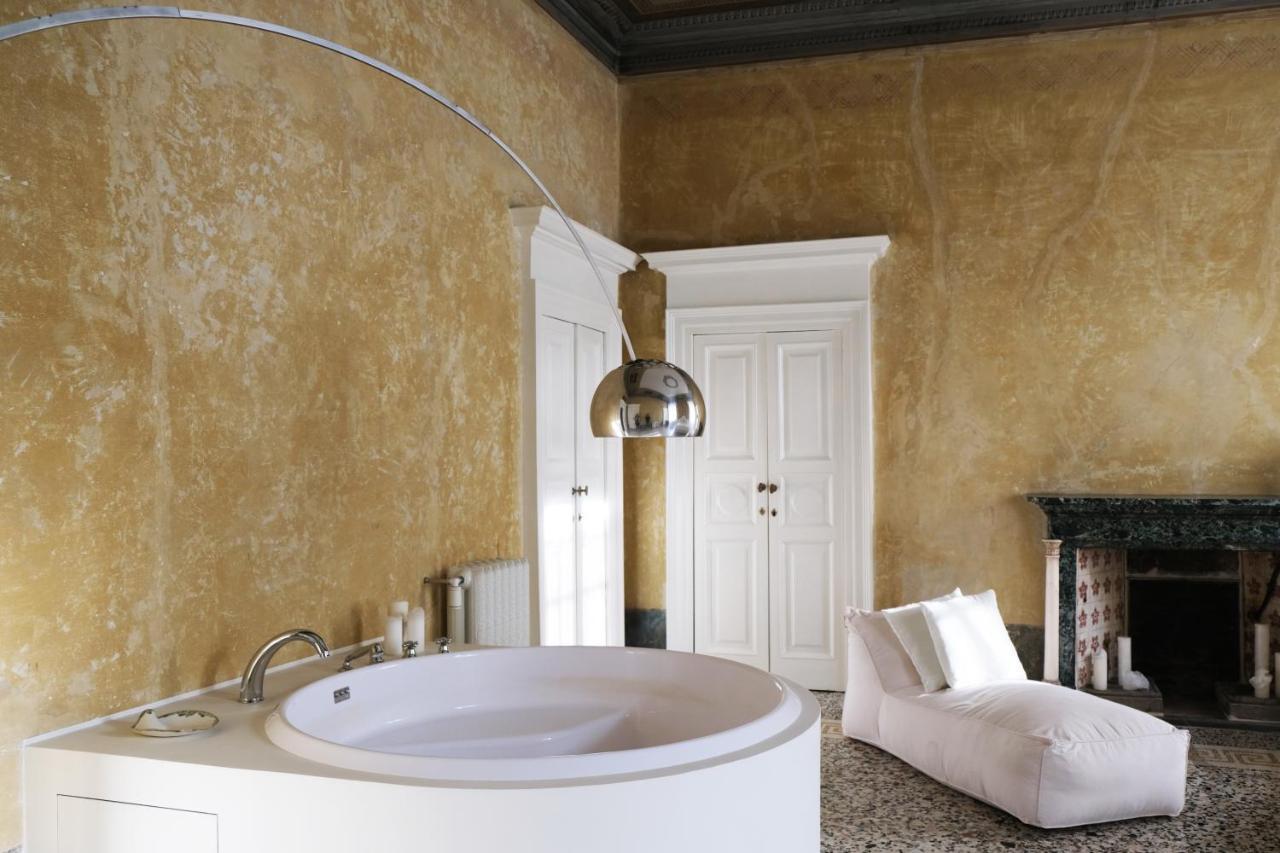 Palazzo Albricci Peregrini Ferienhaus *